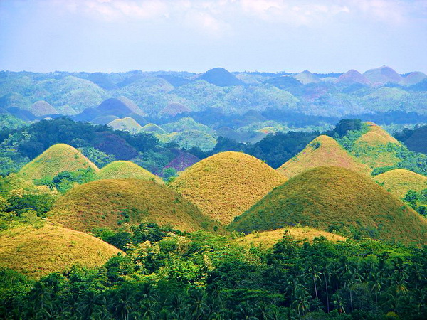 Chocolate Hills Bohol on dive safari philippines