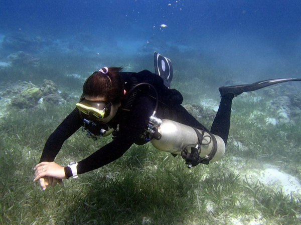 Sidemount diver at Kontiki Divers, Cebu, Philippines